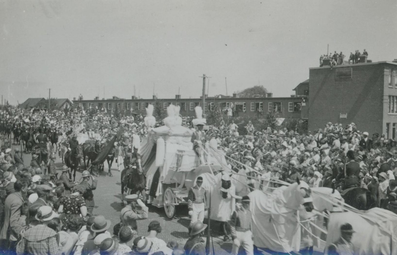 Rouwstoet uitvaart prins Hendrik, 11 juli 1934, foto W.F. van Oosten.