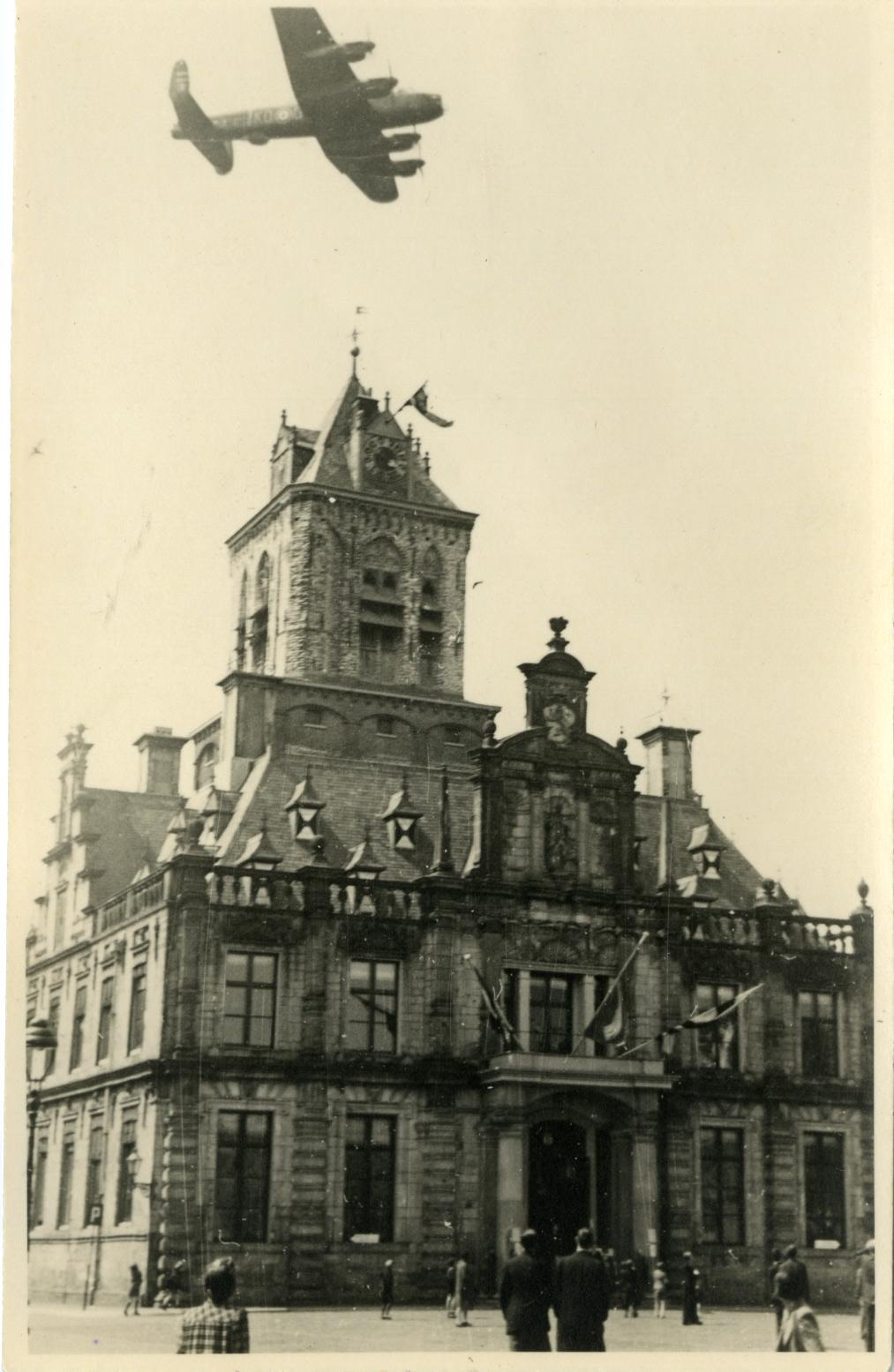 Foto uit Het uur U, pag. 74, 1945, objectnummer 264724.
