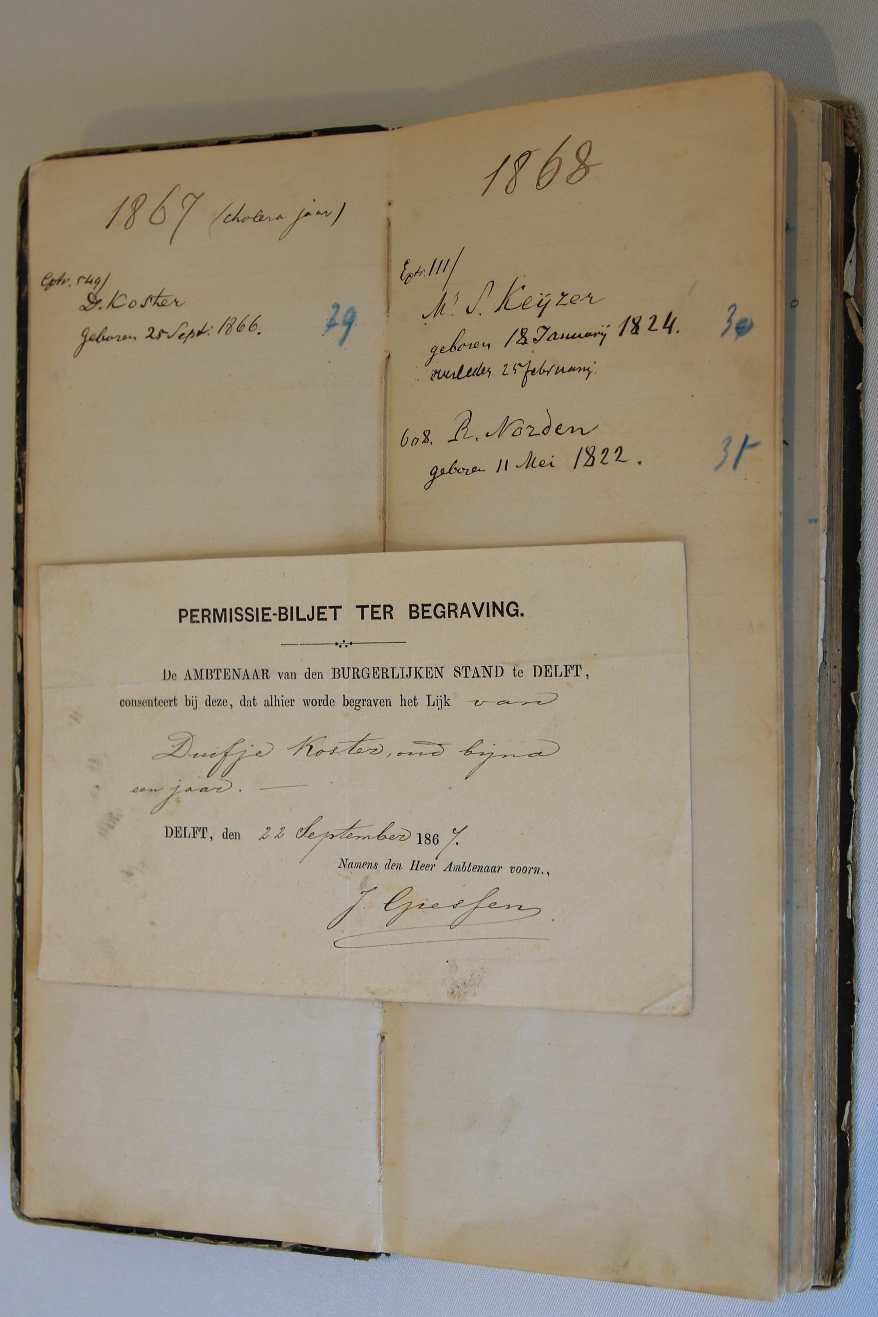 <em>Begraafboek Joodse gemeente, 1860-1919 (Archief 458, inv.nrs 81 en 82)</em>