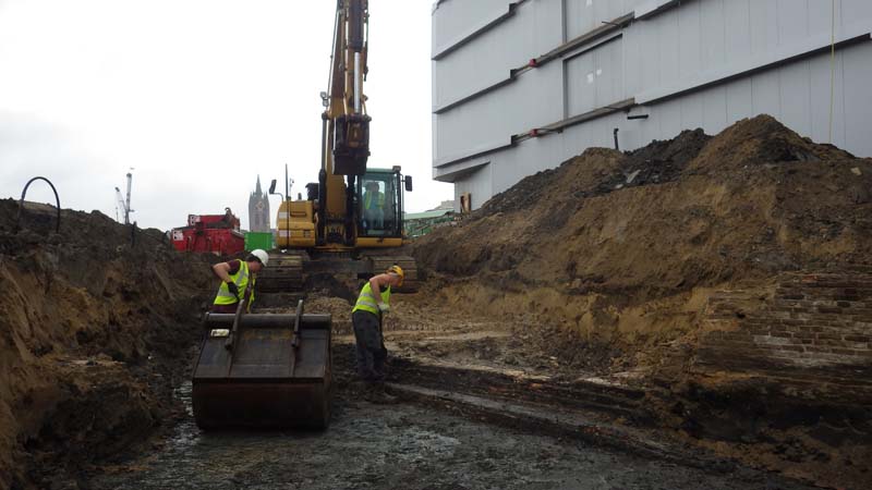 Onder het nieuwe Stadskantoor