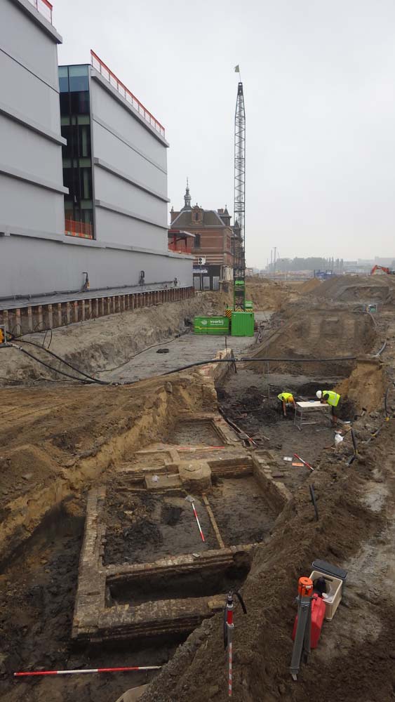 Onder het nieuwe Stadskantoor